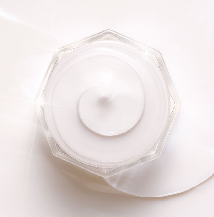 Choose Two from Four Beauty Samples When You spend €85 or more on Skincare*