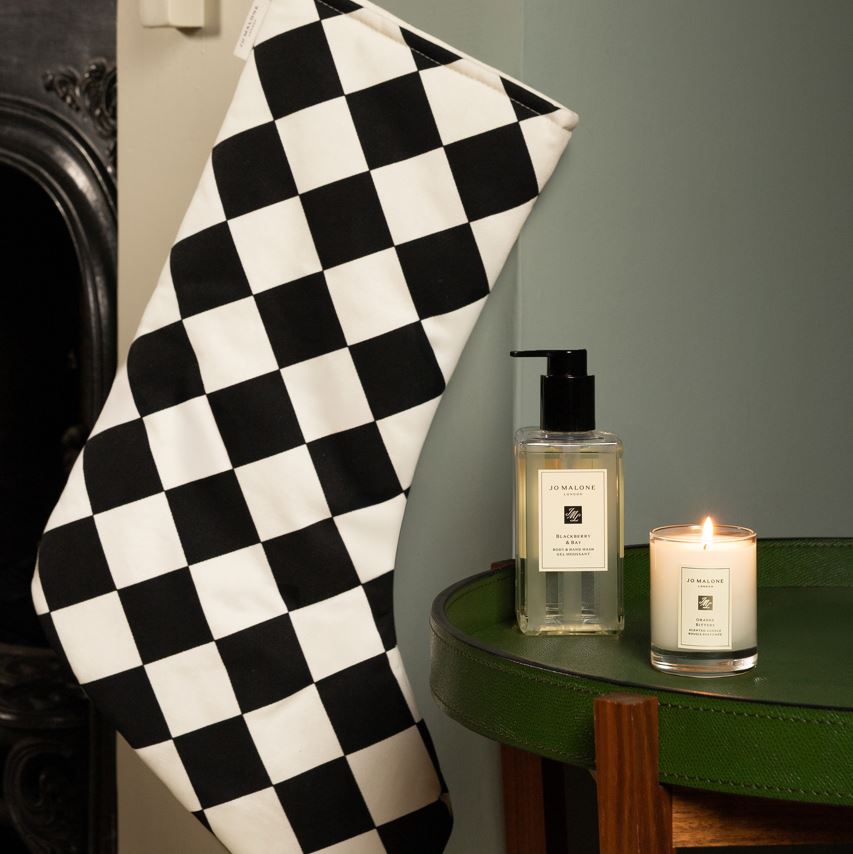 Spend €165 on Jo Malone London & Receive a free Blackberry & Bay 250ml Hand & Body Wash. Plus, a Travel & stocking when you spend €220