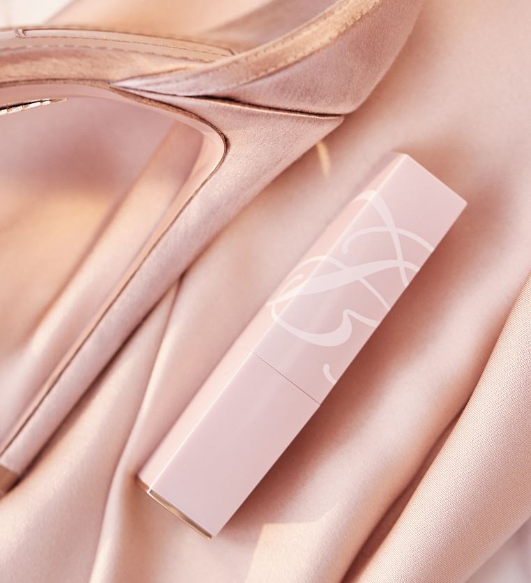 Receive a Complimentary Pure Color Envy Lip Volumizer, Worth €38, When You Purchase Two Full-Size Estee Lauder Products